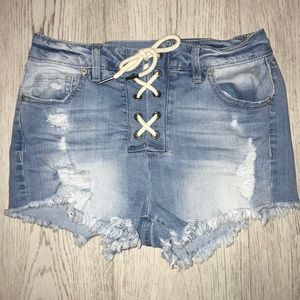 Lightwash denim shorts